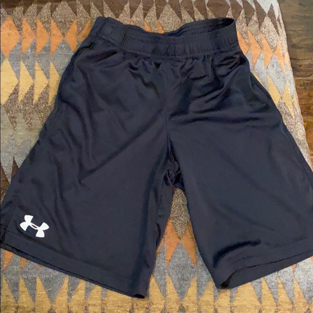 YM black Underarmour shorts w pockets